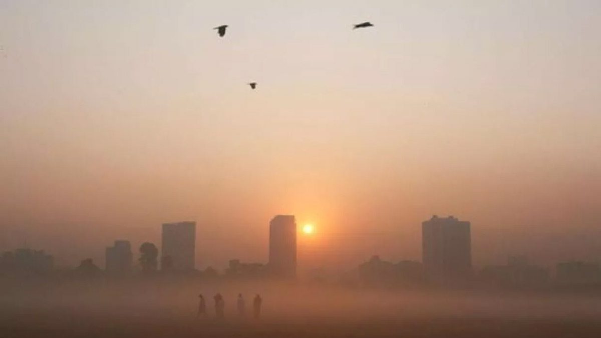 Early Signs of Winter: Mumbai Engulfed in Morning Fog